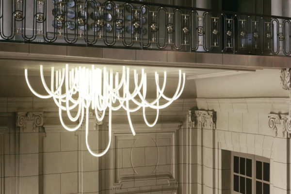 Seductive #modernlighting @mathieulehanneur #dyingforthis #lescordes #innovativedesign #futuristic #interiordesign #lightingdesign #productdesign #sourcing #srstudio